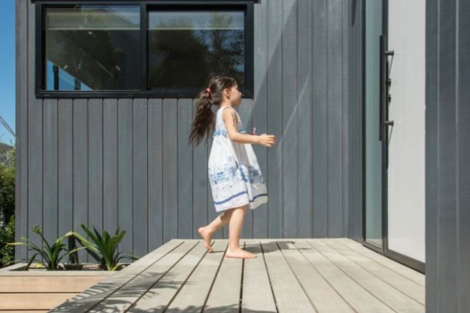 bare-feet-no-hanging